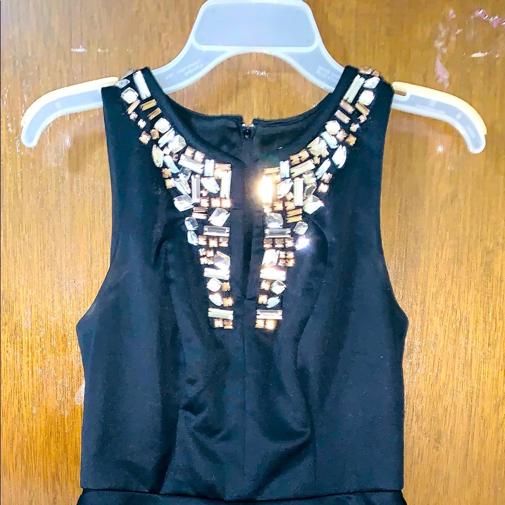 selling a black beautiful dress size 6